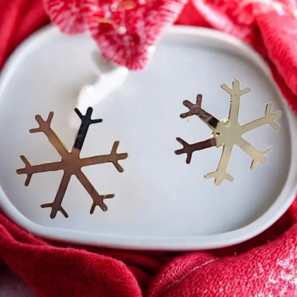 Holiday Earrings🎄Gold Snowflake Studs Festive Christmas Party Jewelry Winter